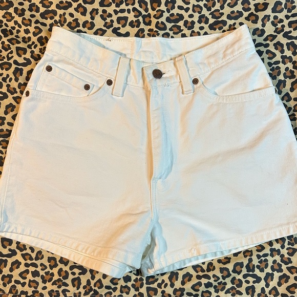 Vintage Levi 512 Slim Fit White Shorts, Size 9 - Picture 3 of 7
